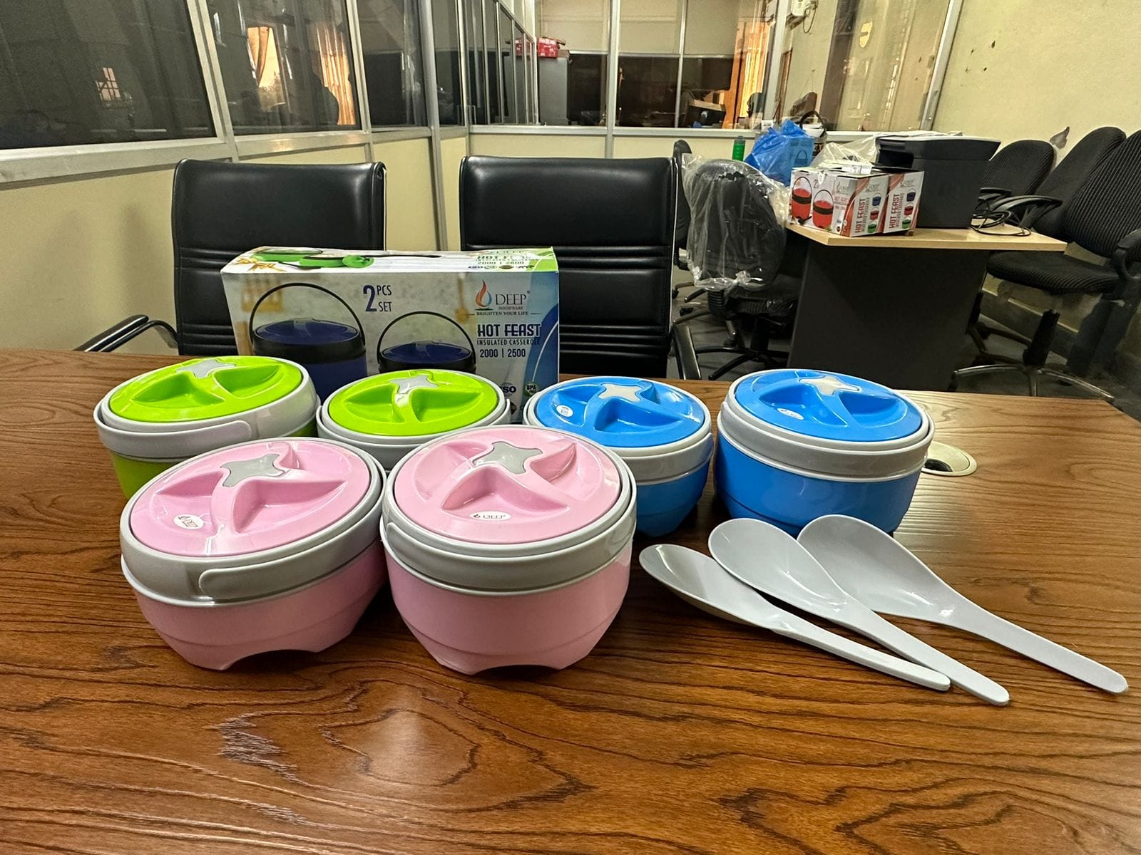 HOT FEAST 2000 CARRY HANDLE CASEROLE - 830 ml